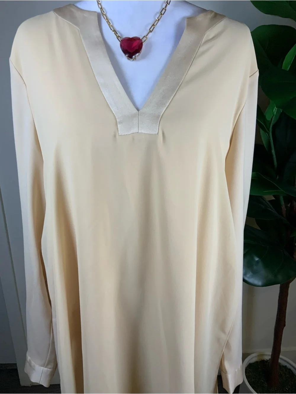 BCBGMaxAzria Cream Long-Sleeve V-Neck Tunic